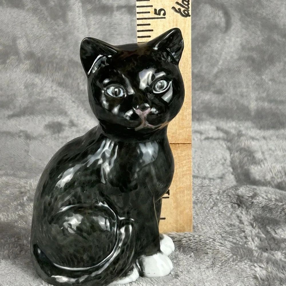 Vintage Ceramic Cat 5 inches White Paws Kitty Figurine Kitten Retro Kitsch Decor